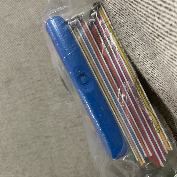 Baby Einstein keyboard composer and book library - Picture 6 of 6